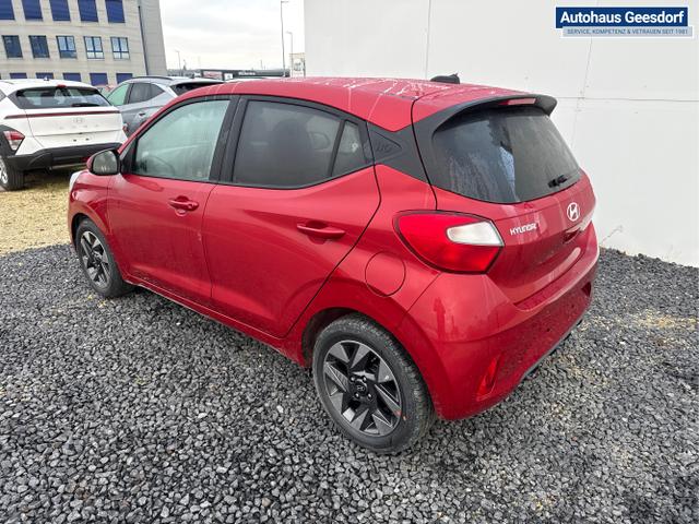 Hyundai / i10 / Rot / / / AUT NAVI SHZ RFK TEMPOMAT 