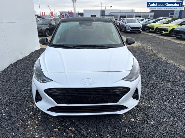 Hyundai / i10 / Wei&szlig; / / / AUT SHZ SMART KEY KLIMAAUTOMATIK AMBIENTE ALU RFK PDC NAVI 