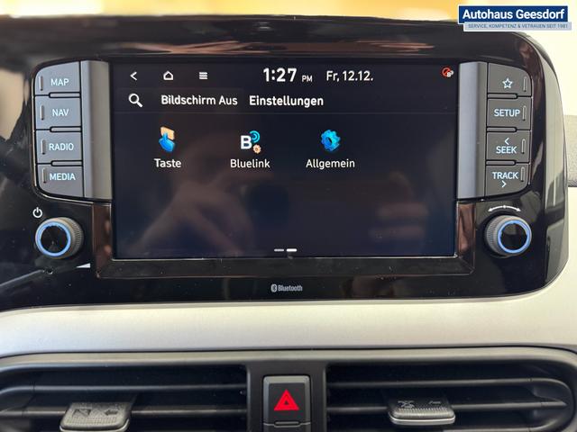 Hyundai i10 PREMIUM AUT SHZ KLIMAAUTOMATIK AMBIENTE ALU RFK PDC NAVI 