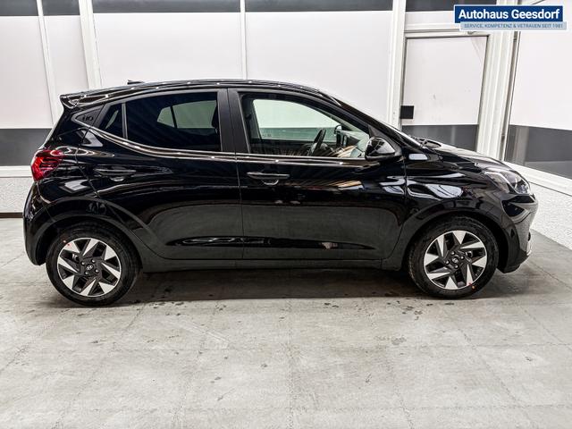 Hyundai i10 PREMIUM AUT SHZ KLIMAAUTOMATIK AMBIENTE ALU RFK PDC NAVI 