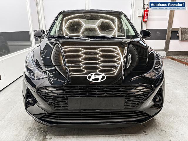 Hyundai i10 PREMIUM AUT SHZ KLIMAAUTOMATIK AMBIENTE ALU RFK PDC NAVI 