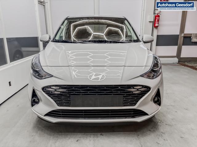 Hyundai i10 PREMIUM AUT SHZ KLIMAAUTOMATIK AMBIENTE ALU RFK PDC NAVI 