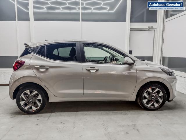 Hyundai i10 PREMIUM AUT SHZ KLIMAAUTOMATIK AMBIENTE ALU RFK PDC NAVI 