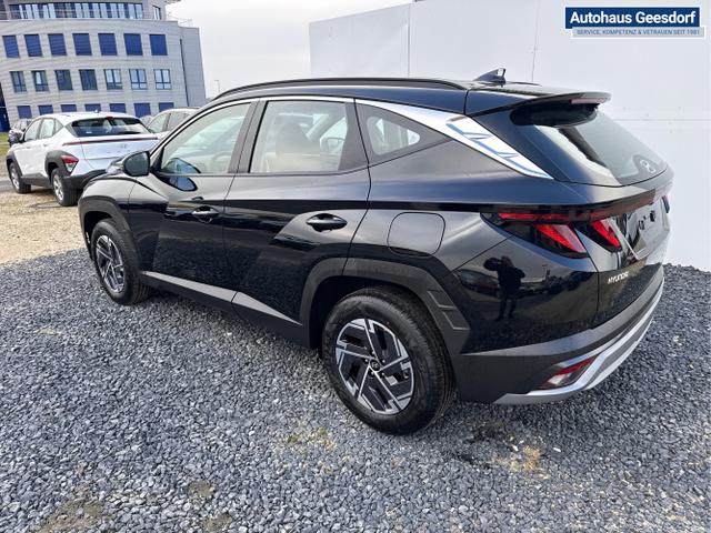 Hyundai / TUCSON / Schwarz / / / KLIMAAUTOMATIK TOTWINKEL NAVI SHZ RFK PDC