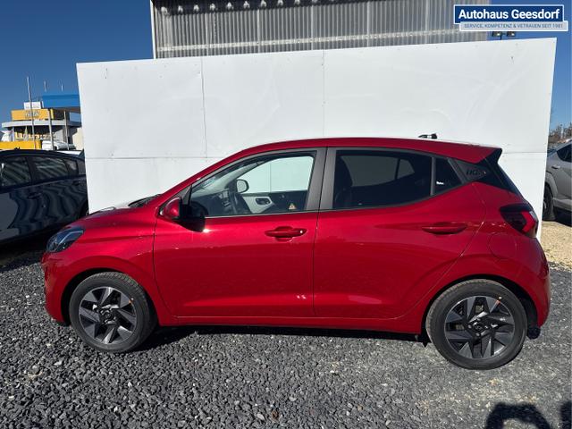 Hyundai / i10 / Rot / / / AUT SHZ KLIMAAUTOMATIK AMBIENTE ALU RFK PDC NAVI 