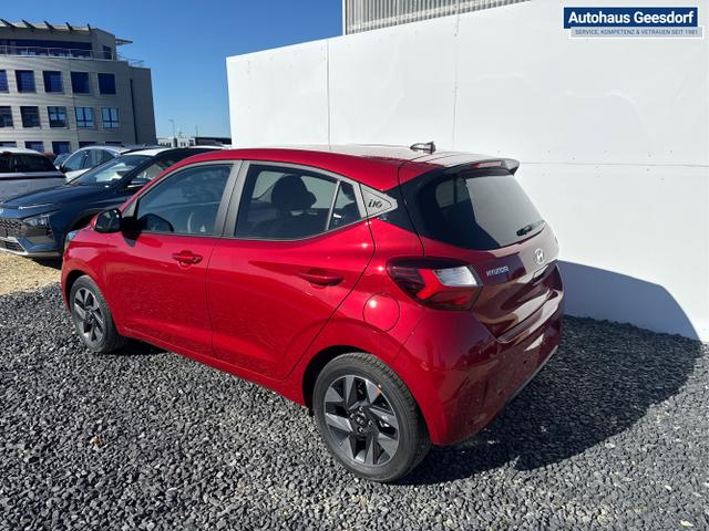 Hyundai / i10 / Rot / / / AUT SHZ KLIMAAUTOMATIK AMBIENTE ALU RFK PDC NAVI 