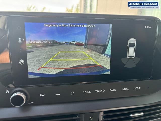 Hyundai i20 Family 1.2i 79PS, SCHWARZ-METALLIC, 16" ALUFELGEN, 5 Jahre Garantie, WINTER-PAKET, KLIMAAUTOMATIK, Abgedunkelte Scheiben, NAVIGATION 10,25", Parksensoren hinten, Rückfahrkamera, Alarm, Lederlenkrad, Tempomat, Armlehne vorne, Reserverad 