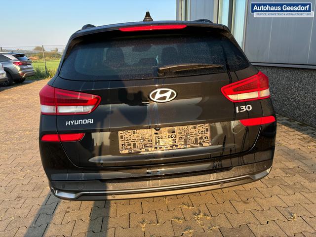 Hyundai i30 Kombi Comfort 1.5 T-GDI MHEV 140PS, 5 Jahre Garantie, NAVIGATIONSSYSTEM 10,25", Bi-LED-Scheinwerfer, Parksensoren vorn/hinten, Rückfahrkamera, Klimaanlage, Tempomat, Lederlenkrad, Nebelscheinwerfer, ZV mit Fernbedienung, Alarmanlage 