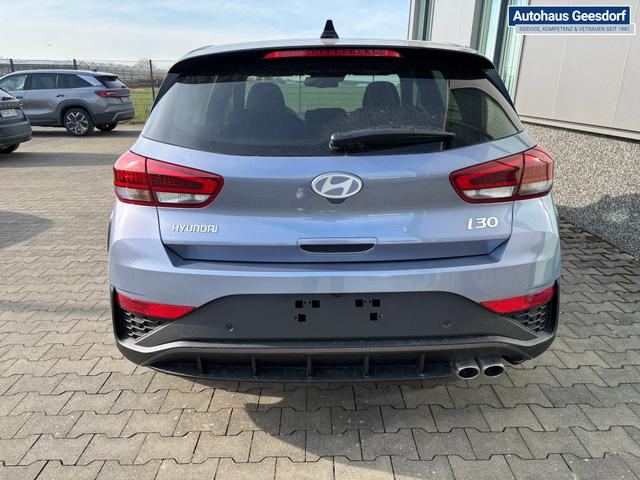Hyundai i30 Style 1.5 T-GDI MHEV 140PS , 5 Jahre Garantie, 16" Alu, Winter-Paket, Abgedunkelte Scheiben, NAVIGATIONSSYSTEM 10,25", Bi-LED-Scheinwerfer, Parksensoren vorn/hinten, Rückfahrkamera, 2-Zonen-Climatronic, Tempomat, Lederlenkrad, Nebelscheinwerfer, Smart Key, 