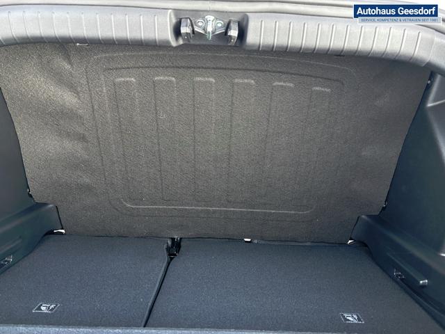 Hyundai i20 Family 1.2i 79PS, SCHWARZ-METALLIC, 16" ALUFELGEN, 5 Jahre Garantie, WINTER-PAKET, KLIMAAUTOMATIK, Abgedunkelte Scheiben, NAVIGATION 10,25", Parksensoren hinten, Rückfahrkamera, Alarm, Lederlenkrad, Tempomat, Armlehne vorne, Reserverad 