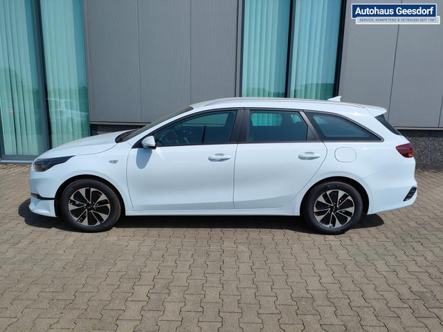 Kia Ceed Sportswagon Spin 1.5 T-GDI 140PS 7DCT AUTOMATIK, Weiß, 16" Alu, Klimaanlage, Winter-Paket, Navi 10,25", Parksensoren hinten, Rückfahrkamera, Tempomat, Dachreling, Lederlenkrad 