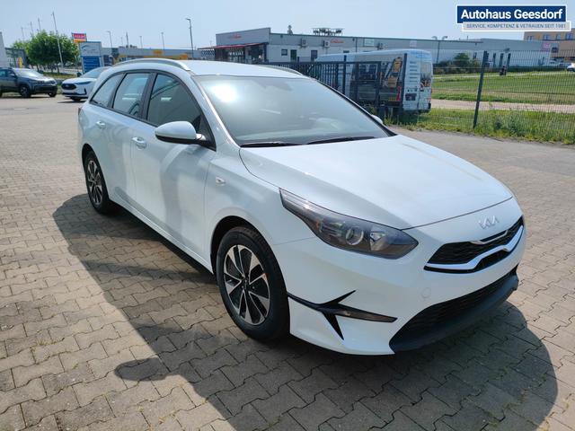 Kia Ceed Sportswagon Spin 1.5 T-GDI 140PS 7DCT AUTOMATIK, Weiß, 16" Alu, Klimaanlage, Winter-Paket, Navi 10,25", Parksensoren hinten, Rückfahrkamera, Tempomat, Dachreling, Lederlenkrad 