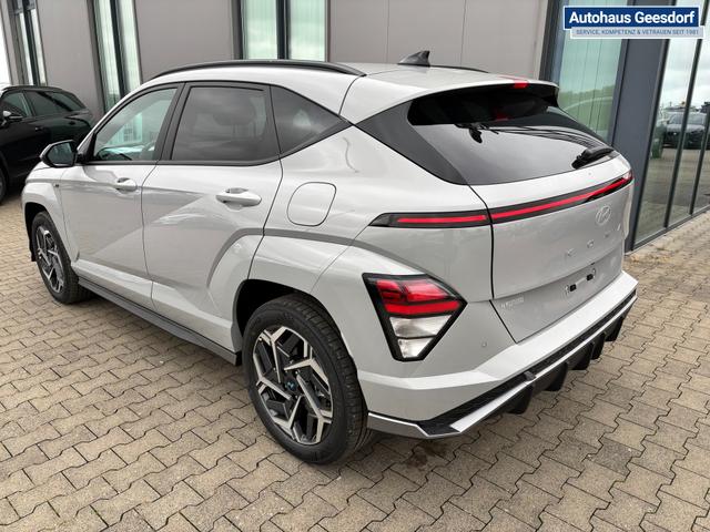 Hyundai KONA Comfort 1.0 T-GDI 115PS, NAVIGATION 12,3", Parksensoren vorrn/hinten, Rückfahrkamera, Tempomat, Alarm, LED-Scheinwerfer, Klimaanlage, Smart Key, Armlehne vorn, 4x elektr. Fensterheber, Spurhalteassistent, Müdigkeitserkennung 