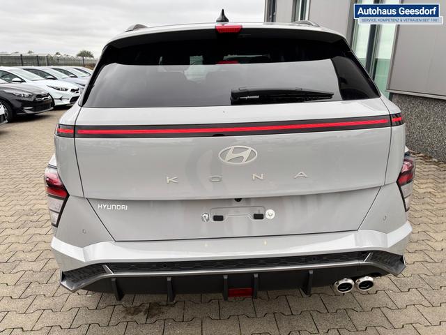 Hyundai KONA Comfort 1.0 T-GDI 115PS, NAVIGATION 12,3", Parksensoren vorrn/hinten, Rückfahrkamera, Tempomat, Alarm, LED-Scheinwerfer, Klimaanlage, Smart Key, Armlehne vorn, 4x elektr. Fensterheber, Spurhalteassistent, Müdigkeitserkennung 