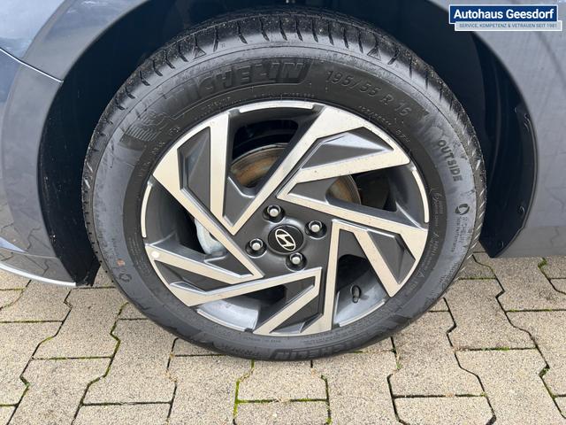 Hyundai i20 Comfort 1.2i 79PS, AURORA-GRAU METALLIC, 16" ALUFELGEN, 5 Jahre Garantie, NAVIGATION 10,25", Klima, Parksensoren hinten, Rückfahrkamera, Alarm, Lederlenkrad, Tempomat, Armlehne vorne, Reserverad, 4x elektr. Fensterheber, Fernlicht-Assistent 