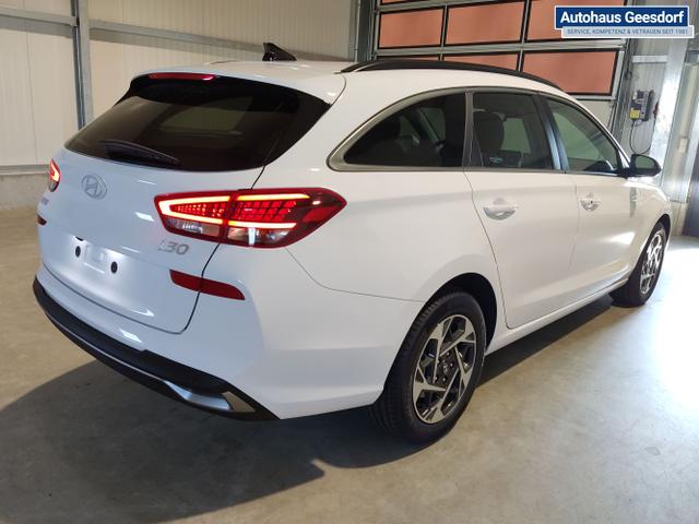 Hyundai / i30 Kombi / Weiß / / / , Beispielbilder, ggf. teilweise mit Sonderausstattung