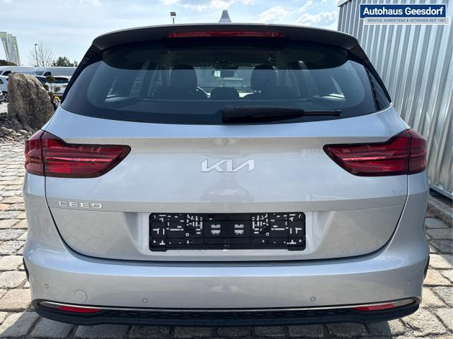 Kia / Ceed / Silber / / / , Beispielbilder, ggf. teilweise mit Sonderausstattung