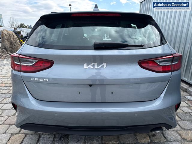 Kia / Ceed / Silber / / / , Beispielbilder, ggf. teilweise mit Sonderausstattung