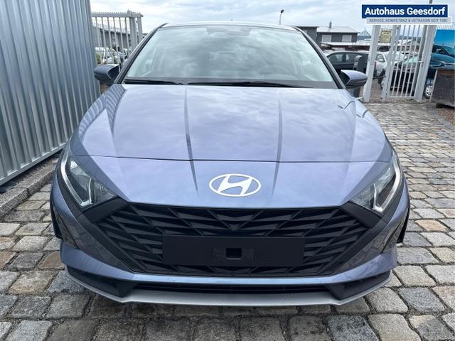Hyundai / i20 / Blau / / / 