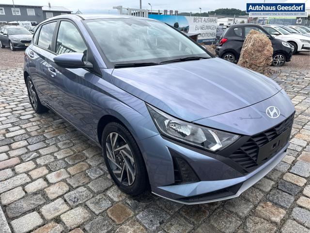 Hyundai / i20 / Blau / / / 