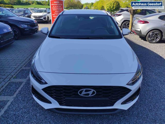 Hyundai i30 Family HB Family*Navi*LED*Shzg*Lhzg*PDC*Cam*16Zoll* 