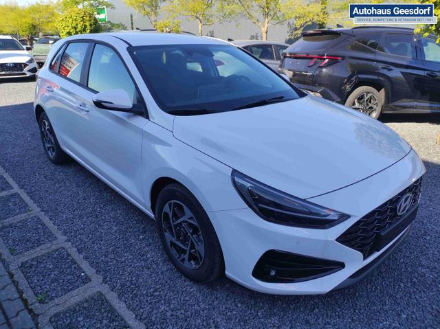 Hyundai i30 Family HB Family*Navi*LED*Shzg*Lhzg*PDC*Cam*16Zoll* 