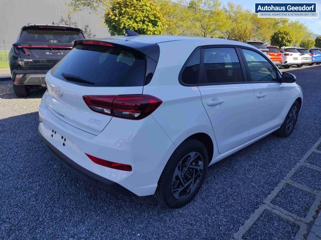 Hyundai i30 Family HB Family*Navi*LED*Shzg*Lhzg*PDC*Cam*16Zoll* 