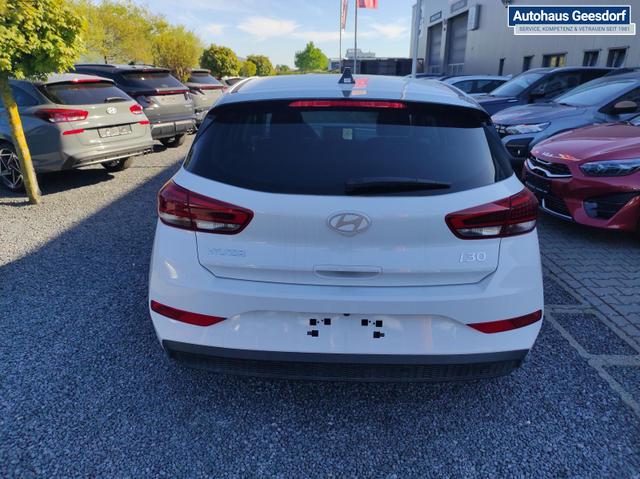 Hyundai i30 Family HB Family*Navi*LED*Shzg*Lhzg*PDC*Cam*16Zoll* 