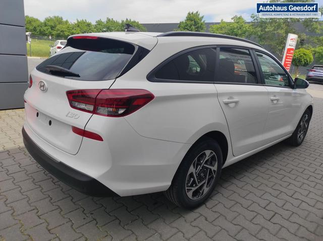 Hyundai i30 Kombi Smart SW Family*Navi*LED*Shzg*Lhzg*PDC*Cam*16Zoll* 