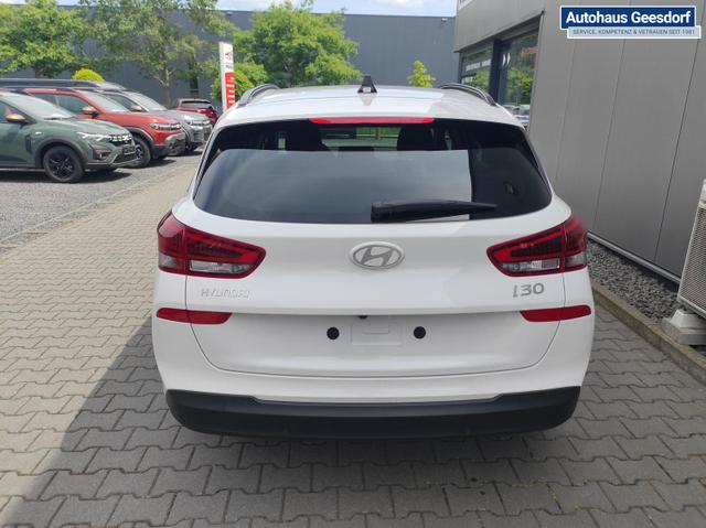 Hyundai i30 Kombi Smart SW Family*Navi*LED*Shzg*Lhzg*PDC*Cam*16Zoll* 