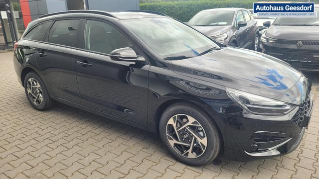 Hyundai i30 Kombi Family SW Family*Navi*LED*Shzg*Lhzg*PDC*Cam*16Zoll* 