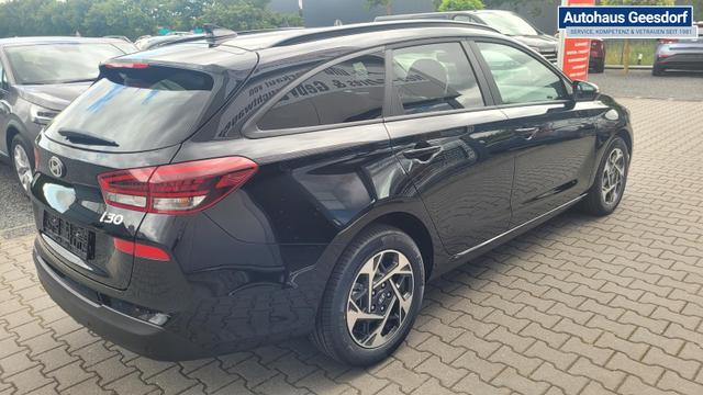 Hyundai i30 Kombi Family SW Family*Navi*LED*Shzg*Lhzg*PDC*Cam*16Zoll* 
