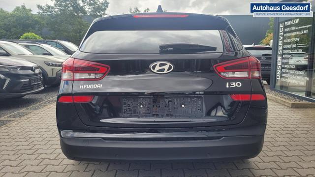 Hyundai i30 Kombi Family SW Family*Navi*LED*Shzg*Lhzg*PDC*Cam*16Zoll* 