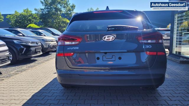 Hyundai i30 Kombi Family SW Family*Navi*LED*Shzg*Lhzg*PDC*Cam*16Zoll* 