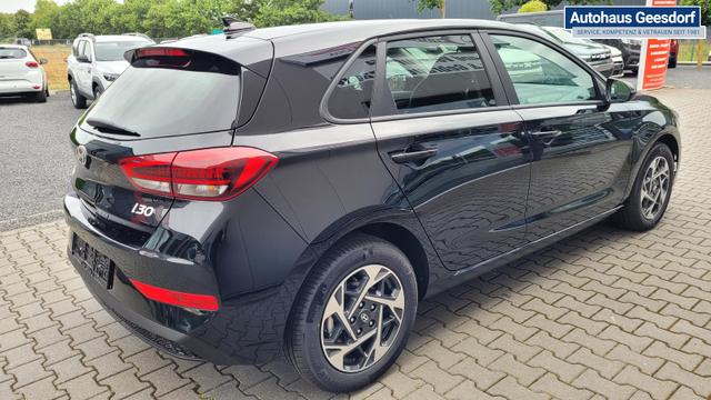 Hyundai i30 Familiy HB Family*LED*Navi*Shzg*Lhzg*PDC*Cam*16Zoll* 