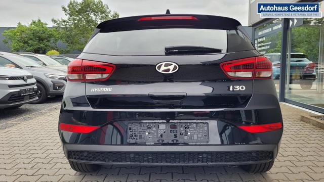 Hyundai i30 Familiy HB Family*LED*Navi*Shzg*Lhzg*PDC*Cam*16Zoll* 