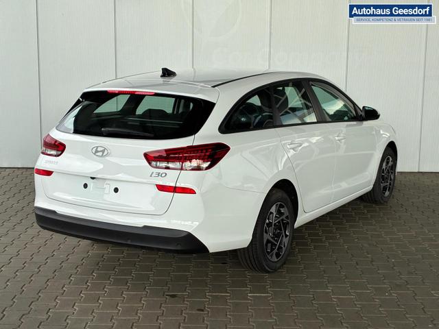Hyundai i30 Kombi Comfort 1.5 GDi / LED Navi PDC V&H + Kamera Tempomat Carplay Alu 16" "Frei Haus geliefert, ab der 2. Bestellung " 