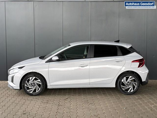 Hyundai i20 Pure 1.2 MPI / Navi PDC Hinten + Kamera Abgedunkelte Scheiben Tempomat Alu 16" 