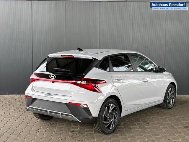 Hyundai i20 Pure 1.2 MPI / Navi PDC Hinten + Kamera Abgedunkelte Scheiben Tempomat Alu 16" 