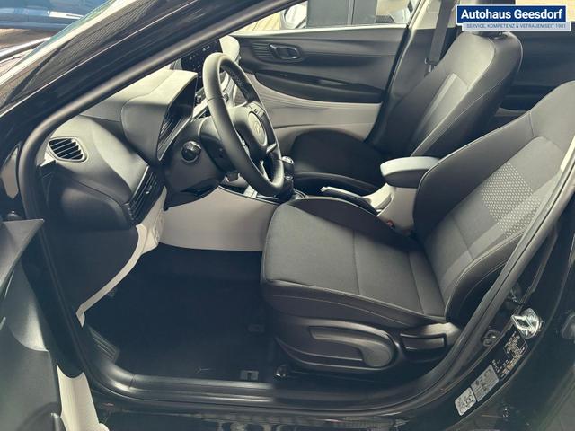 Hyundai i20 Pure 1.2 MPI / Navi PDC Hinten + Kamera Abgedunkelte Scheiben Tempomat Alu 16" 