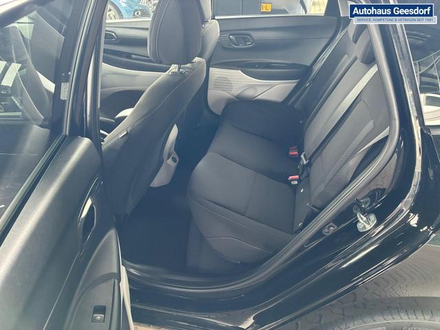 Hyundai i20 Pure 1.2 MPI / Navi PDC Hinten + Kamera Abgedunkelte Scheiben Tempomat Alu 16" 