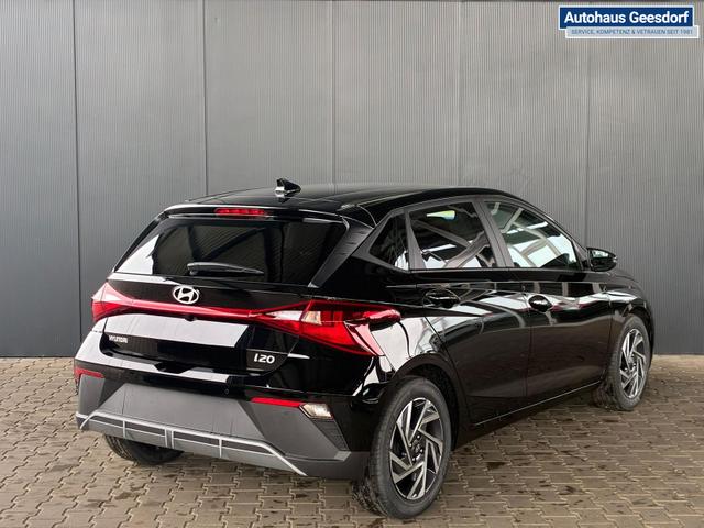 Hyundai i20 Pure 1.2 MPI / Navi PDC Hinten + Kamera Abgedunkelte Scheiben Tempomat Alu 16" 