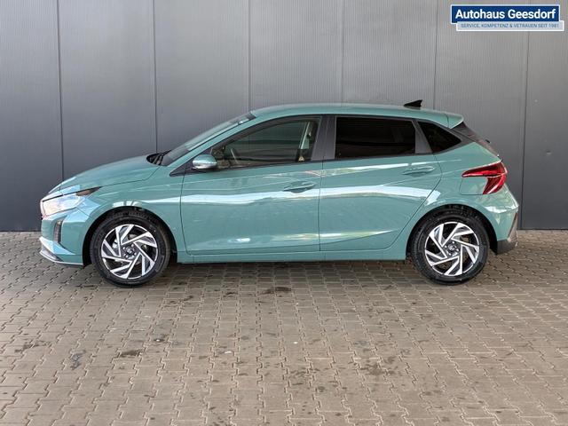 Hyundai i20 Pure 1.2 MPI / Navi PDC Hinten + Kamera Abgedunkelte Scheiben Tempomat Alu 16" 