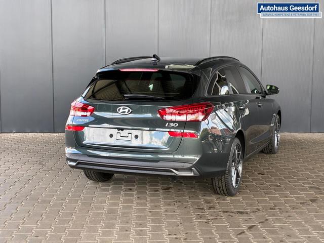 Hyundai i30 Kombi Comfort Plus 1.0 TGDI DCT / Navi Sitz + Lenkradheizung PDC V&H Kamera LED Alu 17" 