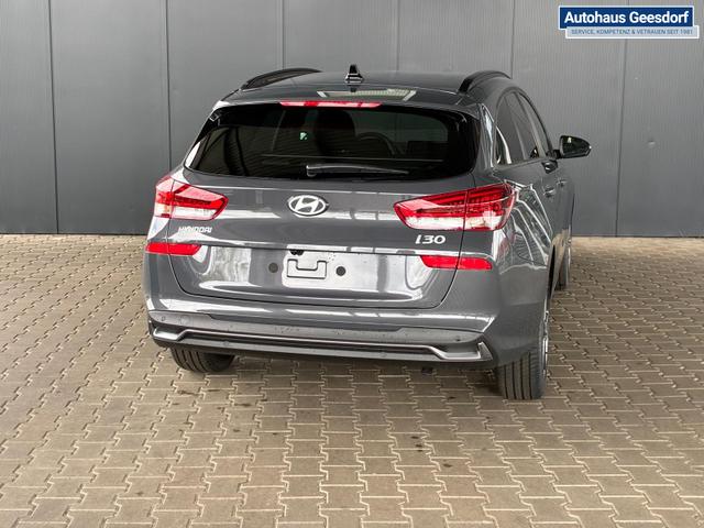 Hyundai i30 Kombi Comfort Plus 1.0 TGDI DCT / Navi Sitz + Lenkradheizung PDC V&H Kamera LED Alu 17" 