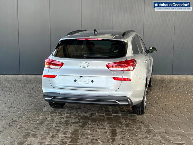 Hyundai i30 Kombi Comfort Plus 1.0 T-GDI DCT Navi/ Totwinkel Assistent/ PDC V&H + Kamera/ Alu 17" 