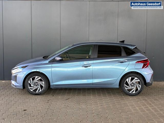 Hyundai i20 Pure 1.2 MPI / Navi PDC Hinten + Kamera Abgedunkelte Scheiben Tempomat Alu 16" 