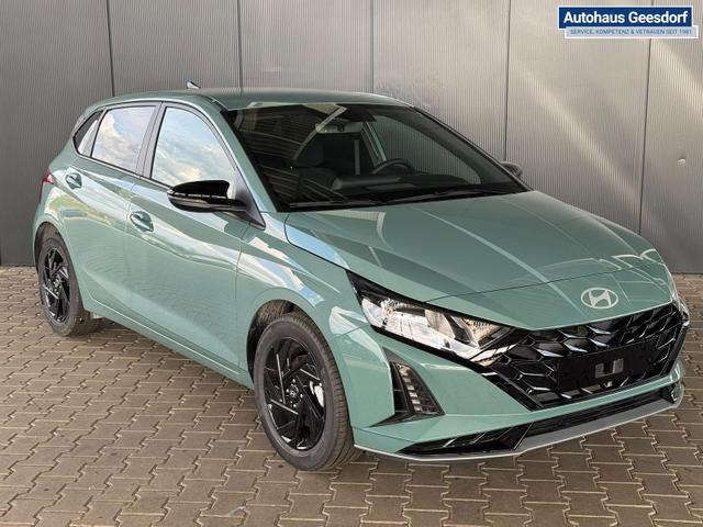 Hyundai i20 Smart 1.0 T-GDi 90PS 6MT Black Pack / Kamera Navi Fernlichtassistent Spurhalteassistent Tempomat Sitz + Lenkradheizung 