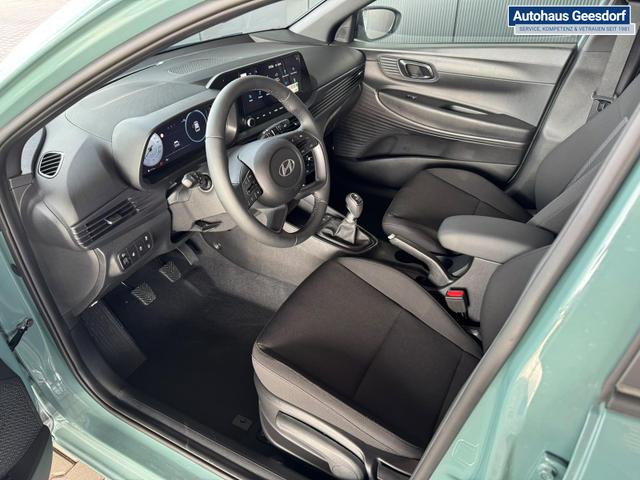 Hyundai i20 Smart 1.0 T-GDi 90PS 6MT Black Pack / Kamera Navi Fernlichtassistent Spurhalteassistent Tempomat Sitz + Lenkradheizung 