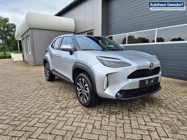 Toyota Yaris Cross 1.5VVT-iE 130PS Automatik Teamplayer Klimaautomatik Sitzheizung Lenkradheizung PDC v+h Rückf.Kamera 17-LM abged.Scheiben 2xKeyless DAB+ Bluetooth Touchscreen Apple CarPlay Android Auto 